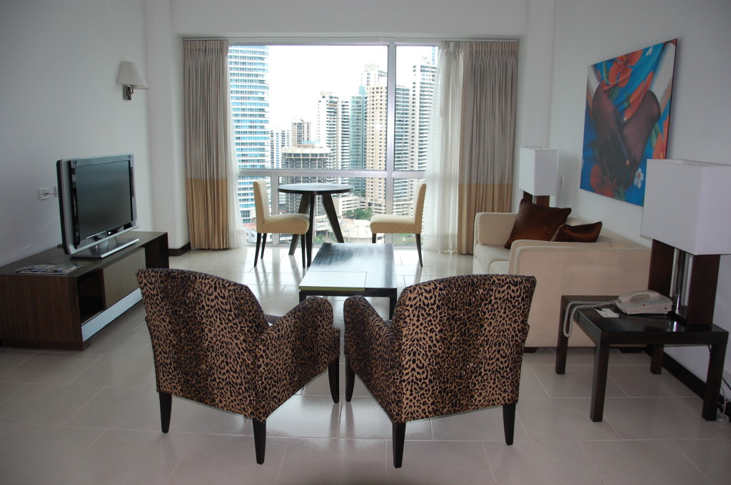 Radisson Decapolis Panama suite living room